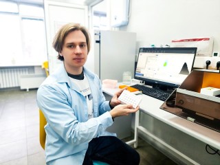 Молодой ученый из Пущина создает препарат для лечения псориаза при поддержке губернатора Московской области