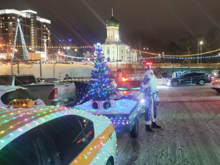 Дед Мороз возглавил новогодний автопробег в Наро-Фоминске