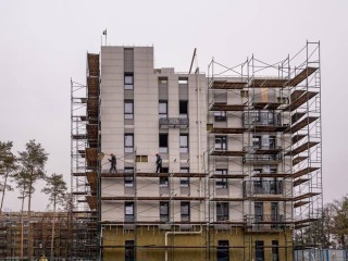 Керамогранит на 40 %, стяжка на балконах: свежие новости со стройки в Раменском