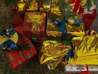 Одни сомнения: россиянки признались, почему не доверяют мужчинам выбор подарков