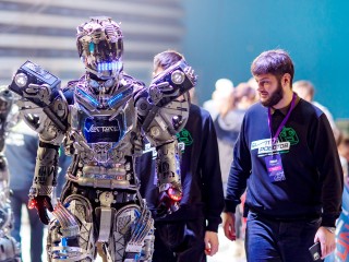 Роботы выманивают деньги у россиян: как распознать ИИ-мошенников с первой фразы