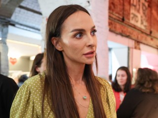 Пока племянника подозревают в нехорошем: Варнава выставила фото в мини-бикини