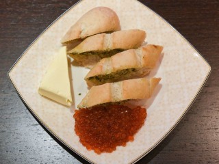 Проверять икру на опасный консервант перед Новым годом советуют жителям Можайска