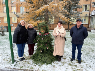 Лошадь со Спутника поборется за звание самой креативной елки