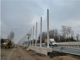 Шумозащитные экраны начали ставить на обновленном Афанасовском шоссе