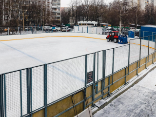 В Левобережном и Фирсановке заработали новые ледовые катки