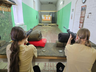 Хрупкие стрелки бьют рекорды: в Можайске назвали победителей игры «Защитники» среди команд-девушек