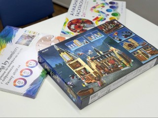 Девочке из Егорьевска подарили большие наборы для творчества