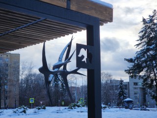 Жители Черноголовки предлагают сделать арт-объектом неприглядный щит у поликлиники