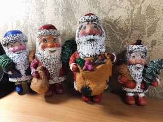 Жительница Орехово-Зуева с помощью позабытой техники создает новогодние игрушки