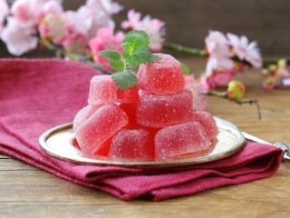 Замороженные ягоды уходят килограммами: как приготовить сочный и полезный мармелад дома