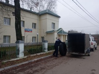 Гуманитарная помощь из Коломны: как спасатели Мособлпожспаса отправляют шины на КамАЗ для участников СВО