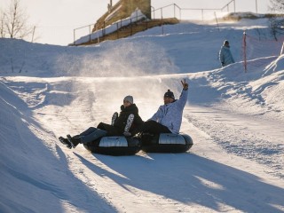 «Переломать можно все»: чем на самом деле опасно катание на ватрушках