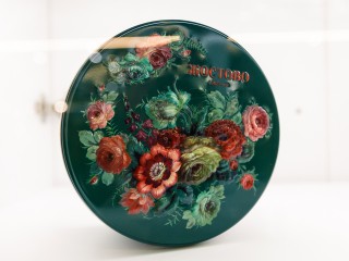 Жостовские подносы и федоскинские шкатулки можно увидеть на выставке «Ладья» в Москве