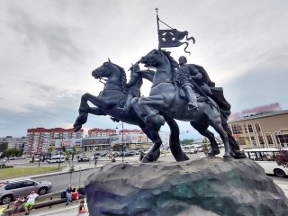 Подростки устроили дебош на привокзальной площади Серпухова: чем это грозит их родителям?