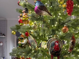 Опасное сияние: как винтажные игрушки из СССР на елке могут отравить Новый год