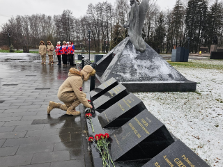 Герои, о которых нельзя забыть: на Аллее Славы прошел митинг памяти