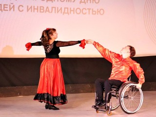 Пущино принял яркий концерт в поддержку людей с инвалидностью