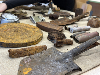 Более 12 килограмм артефактов Отечественной войны получили жители Новосибирска от Электрогорска