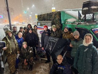 Гуманитарный конвой отправил пять машин со стройматериалами, медикаментами и новогодними подарками на фронт