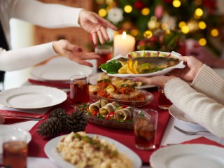 Новогодний стол может навредить? Врач Наталья Бухарева объяснила, как не попасть в больницу после праздников