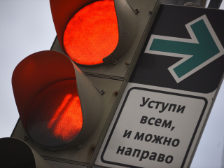 Светофор на Пенягинском шоссе теперь работает по-новому: утро и вечер – разные режимы