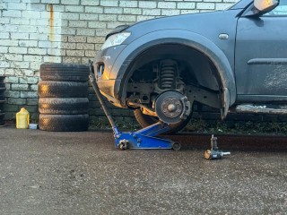 Ищут золотые руки вместо диплома: кому в Подмосковье платят ₽200 тыс. в месяц