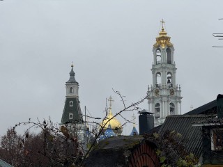 Секрет ящика на пути в Лавру раскрыт: стало известно, что оставляют внутри для паломников