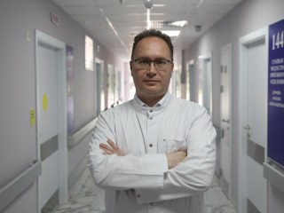 С кривой улыбкой Новый год не встретишь: медики Подмосковья предупредили о связи алкоголя и инсульта