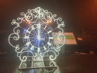 Новые новогодние инсталляции установили в трех парках Долгопрудного