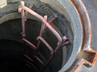 Розы, джинсы, ковер и не только: топ‑5 самых неожиданных «жителей» канализации Наро‑Фоминска