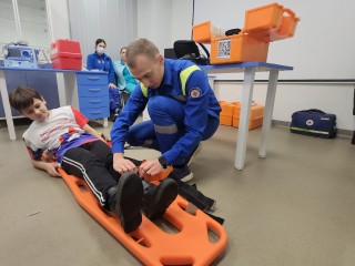 Как оказать первую помощь при травмах в зимний период: полный гид