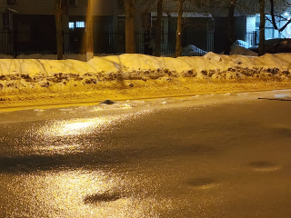 Экстренное предупреждение МЧС: в Подмосковье усилится ветер, а дороги скует гололедица