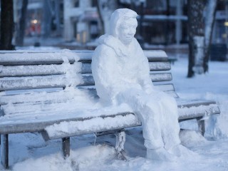 Снежный «человек» присел отдохнуть на бульваре Умберто Нобиле