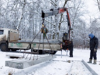 В лесопарке у ЛЗОС началось строительство храма Покрова Пресвятой Богородицы
