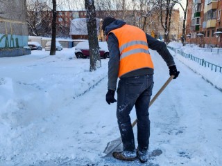 Коммунальные службы Балашихи вышли на борьбу с гололедом