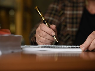 Врачи сделали дырку в голове пациента: зачем это было нужно и что было дальше