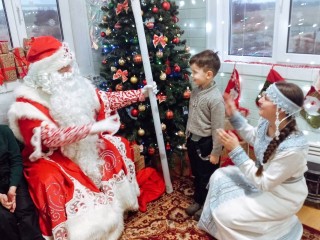 Поговорить с Дедом Морозом можно в его резиденции на «Бронницком лугу»