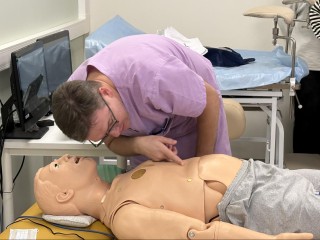 От теории к практике: будущих медиков пригласили на экскурсию в перинатальный центр