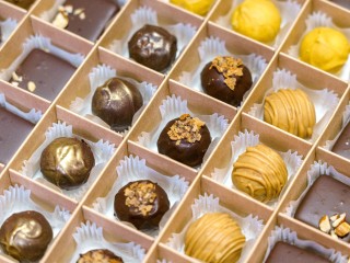 Взрослые сладости и дети: к каким опасным последствиям приводит употребление конфет с алкоголем