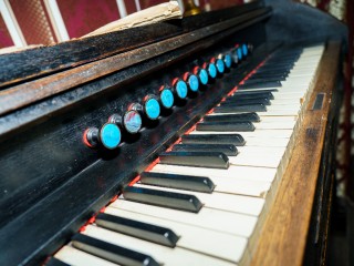 Холодильники – Деду Морозу, матрасы – матросам: как избавляются в Подмосковье от громоздких вещей и почему их нельзя просто выбросить