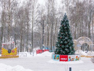 ИИ представил Клин в стеклянном образе к Новому году
