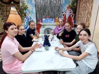 В библиотеке в Головкове детей научили расписывать Огненную Лошадь