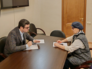 Городские депутаты провели личные приемы