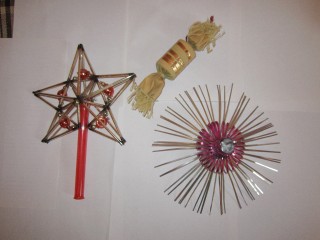 От картонного кота до шаров авторской работы: какие ретро-игрушки можно встретить на елках у электростальцев