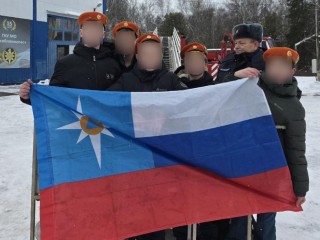 Экскурсия с доступом в кабину: пожарные Звенигорода познакомили школьников с техникой