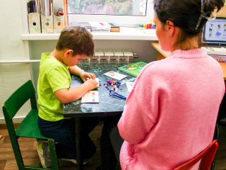 Маленькие победы больших стараний: в шатурском СЦ дети с трудностями в общении учатся выражать мысли и эмоции