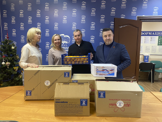 Мандарины, письма школьников и праздничные наборы повезут бойцам СВО из Долгопрудного