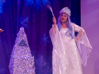 Снежную сказку разыграли на сцене в Шаховской