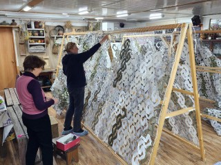 Маскировочные сети и нашлемники отправили на СВО волонтеры Пушкинского округа